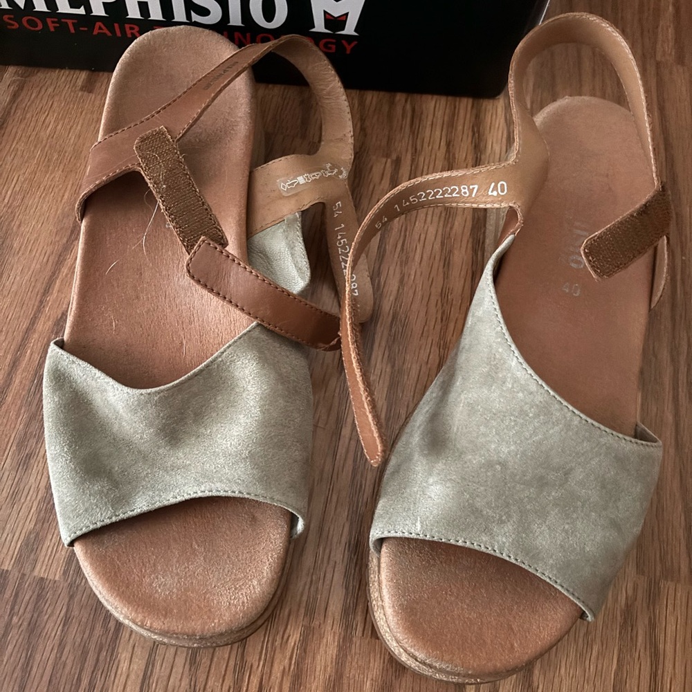 Mephisto Women's Sandals - Tan and Cream. Size 40 euro size.